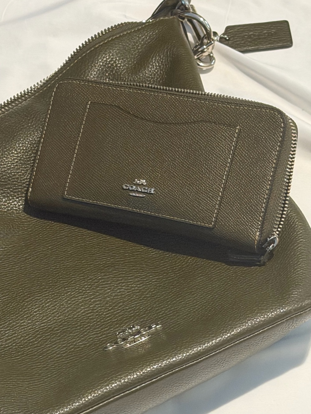 Coach Women’s Olive Green Leather Card Wallet & Crossbody & Shoulder Straps Hand